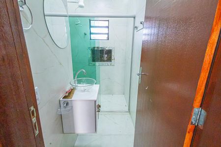 banheiro de casa para alugar com 3 quartos, 58m² em Candelária, Belo Horizonte