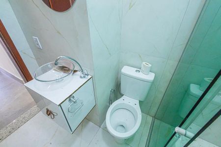banheiro de casa para alugar com 3 quartos, 58m² em Candelária, Belo Horizonte