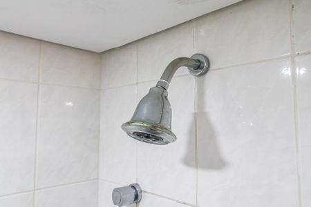 Banheiro de apartamento à venda com 1 quarto, 40m² em Alphaville Industrial, Barueri