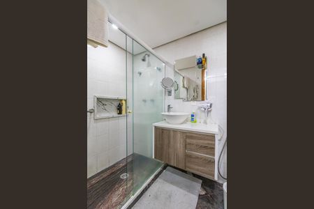Banheiro de apartamento à venda com 1 quarto, 40m² em Alphaville Industrial, Barueri