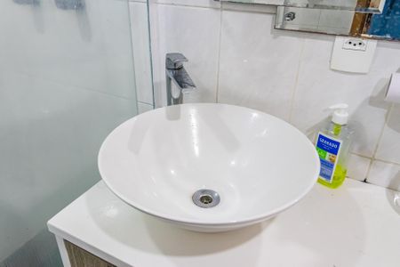 Banheiro de apartamento à venda com 1 quarto, 40m² em Alphaville Industrial, Barueri