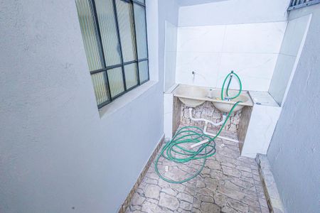 area de serviço de casa para alugar com 3 quartos, 55m² em Candelária, Belo Horizonte