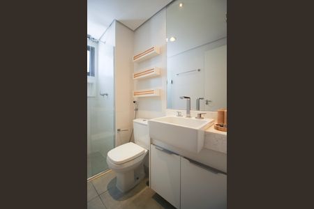 Apartamento à venda com 101m², 2 quartos e 2 vagas Apartamento à venda com 101m², 2 quartos e 2 vagasBanheiro da Suíte 1