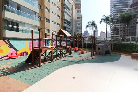 Apartamento à venda com 101m², 2 quartos e 2 vagas Apartamento à venda com 101m², 2 quartos e 2 vagasÁrea comum - Playground