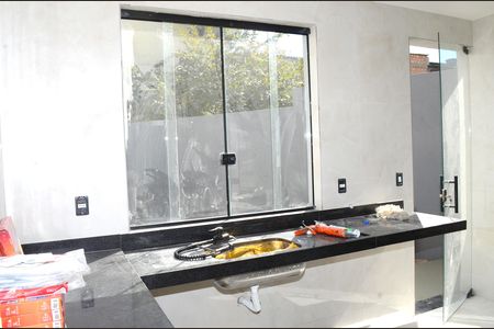 Cozinha de casa à venda com 3 quartos, 100m² em Jardim Vitoria, Belo Horizonte