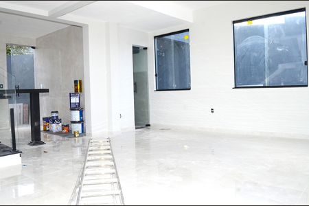 Casa à venda com 100m², 3 quartos e 2 vagasSala