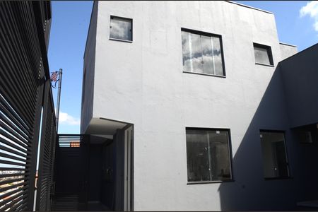 Área externa de casa à venda com 3 quartos, 100m² em Jardim Vitoria, Belo Horizonte