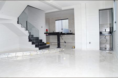 Sala de casa à venda com 3 quartos, 100m² em Jardim Vitoria, Belo Horizonte