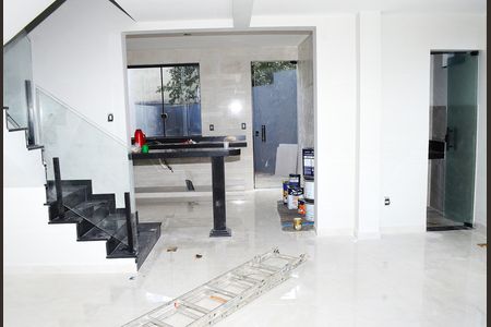 Casa à venda com 100m², 3 quartos e 2 vagasSala