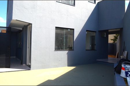 Área externa de casa à venda com 3 quartos, 100m² em Jardim Vitoria, Belo Horizonte