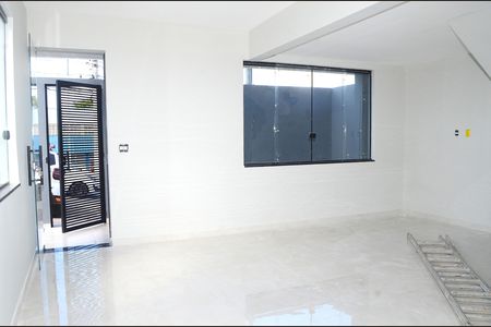 Casa à venda com 100m², 3 quartos e 2 vagasSala