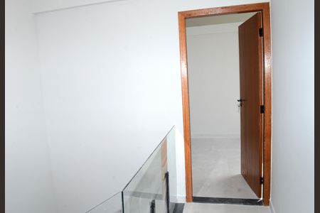 Corredor de casa à venda com 3 quartos, 100m² em Jardim Vitoria, Belo Horizonte