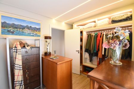 Apartamento à venda com 164m², 4 quartos e 2 vagasCloset
