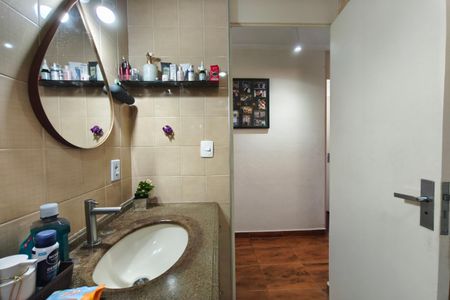 Banheiro de apartamento à venda com 3 quartos, 80m² em Jardim do Lago, Campinas