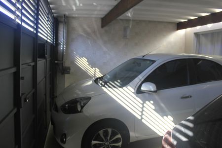 Garagem  de casa à venda com 3 quartos, 223m² em Vila Adelaide Perella, Guarulhos