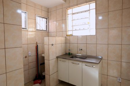 Cozinha e Área de Serviço de apartamento para alugar com 2 quartos, 54m² em São Lucas, Belo Horizonte