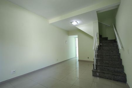 Sala de casa para alugar com 3 quartos, 106m² em Pechincha, Rio de Janeiro