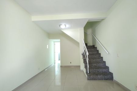 Casa para alugar com 106m², 3 quartos e 1 vaga Casa para alugar com 106m², 3 quartos e 1 vagaSala