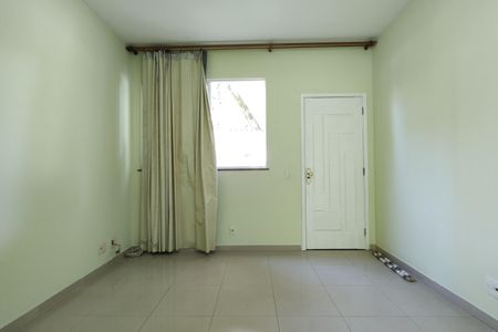 Casa para alugar com 106m², 3 quartos e 1 vaga Casa para alugar com 106m², 3 quartos e 1 vagaSala