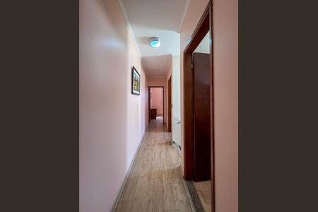 Casa para alugar com 184m², 4 quartos e 2 vagas Casa para alugar com 184m², 4 quartos e 2 vagasCorredor