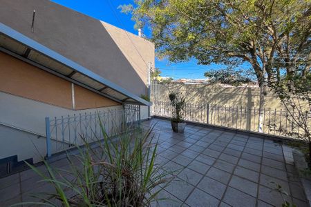 Casa para alugar com 184m², 4 quartos e 2 vagas Casa para alugar com 184m², 4 quartos e 2 vagasVaranda