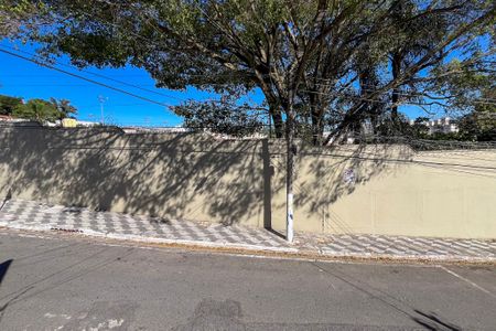 Casa para alugar com 184m², 4 quartos e 2 vagas Casa para alugar com 184m², 4 quartos e 2 vagasVista da Rua