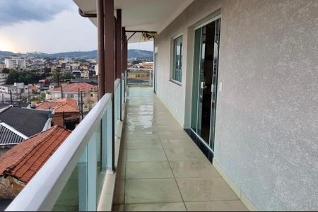 Varanda com vista para a cidade, com piso de porcelanato e janelas grandes. de casa à venda com 4 quartos, 287m² em Vila America, São Paulo