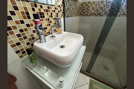 Apartamento à venda com 65m², 2 quartos e 1 vagaBanheiro Social
