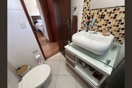 Apartamento à venda com 65m², 2 quartos e 1 vagaBanheiro Social