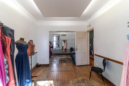 Casa à venda com 300m², 3 quartos e 4 vagas Casa à venda com 300m², 3 quartos e 4 vagasQuarto 2