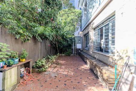 Casa à venda com 300m², 3 quartos e 4 vagas Casa à venda com 300m², 3 quartos e 4 vagasQuintal