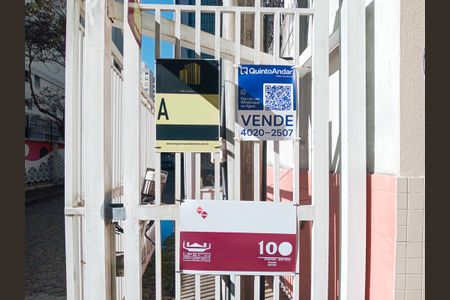 Casa à venda com 300m², 3 quartos e 4 vagas Casa à venda com 300m², 3 quartos e 4 vagasPlaca