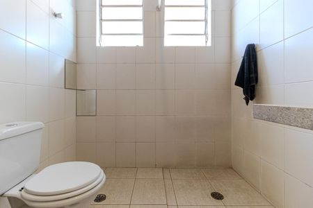 Casa à venda com 300m², 3 quartos e 4 vagas Casa à venda com 300m², 3 quartos e 4 vagasBanheiro social
