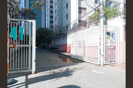 Casa à venda com 300m², 3 quartos e 4 vagas Casa à venda com 300m², 3 quartos e 4 vagasFachada