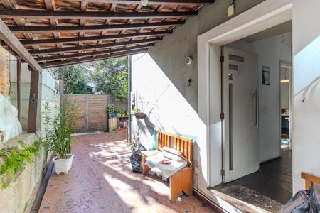 Casa à venda com 300m², 3 quartos e 4 vagas Casa à venda com 300m², 3 quartos e 4 vagasEntrada
