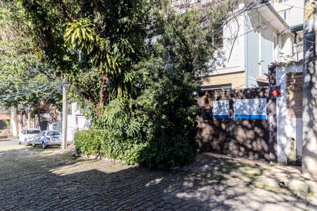 Casa à venda com 300m², 3 quartos e 4 vagas Casa à venda com 300m², 3 quartos e 4 vagasFachada