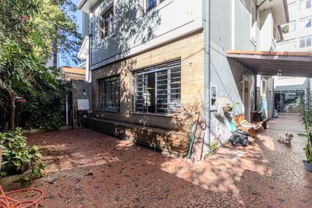 Casa à venda com 300m², 3 quartos e 4 vagas Casa à venda com 300m², 3 quartos e 4 vagasQuintal
