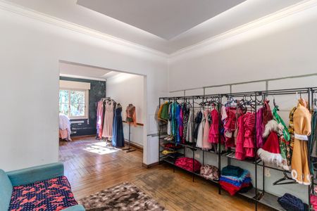 Casa à venda com 300m², 3 quartos e 4 vagas Casa à venda com 300m², 3 quartos e 4 vagasQuarto 2