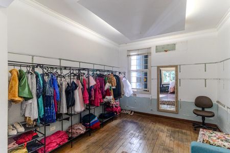Casa à venda com 300m², 3 quartos e 4 vagas Casa à venda com 300m², 3 quartos e 4 vagasQuarto 2