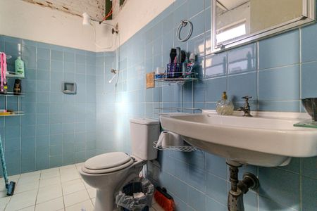 Casa à venda com 300m², 3 quartos e 4 vagas Casa à venda com 300m², 3 quartos e 4 vagasBanheiro da Edícula