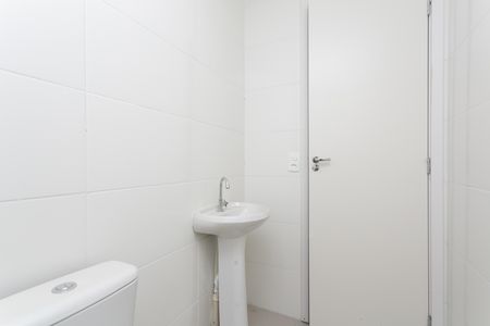 Banheiro  de apartamento à venda com 2 quartos, 34m² em Guaianases, São Paulo