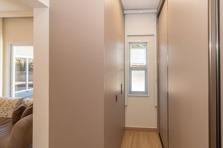 Casa de condomínio à venda com 155m², 3 quartos e 5 vagas Casa de condomínio à venda com 155m², 3 quartos e 5 vagasCloset da suíte 1