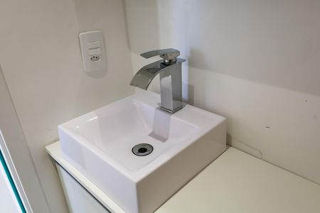 Banheiro social de apartamento para alugar com 2 quartos, 44m² em Vila Andrade, São Paulo