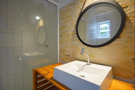 Banheiro Corredor de apartamento para alugar com 3 quartos, 80m² em Coqueiros, Florianópolis