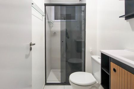 Banheiro de apartamento para alugar com 2 quartos, 42m² em Vila Sonia, Praia Grande