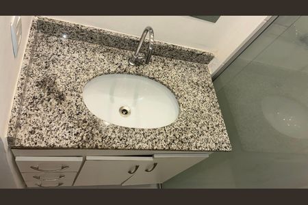 Apartamento para alugar com 64m², 2 quartos e 1 vaga Apartamento para alugar com 64m², 2 quartos e 1 vagaBanheiro da Suíte 1