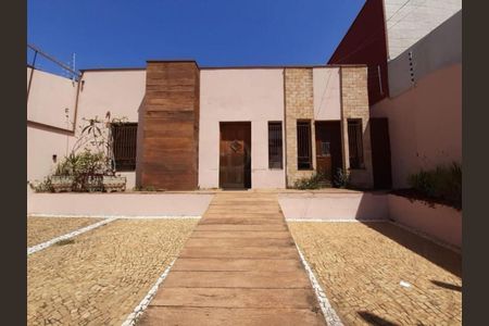 Casa à venda com 300m², 4 quartos e 3 vagas