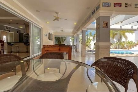 Casa de condomínio para alugar com 700m², 4 quartos e 6 vagas