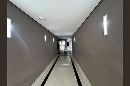 Hall de entrada de apartamento para alugar com 2 quartos, 58m² em Ouro Preto, Belo Horizonte