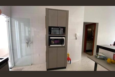 Casa para alugar com 180m², 3 quartos e 3 vagas Casa para alugar com 180m², 3 quartos e 3 vagasCozinha